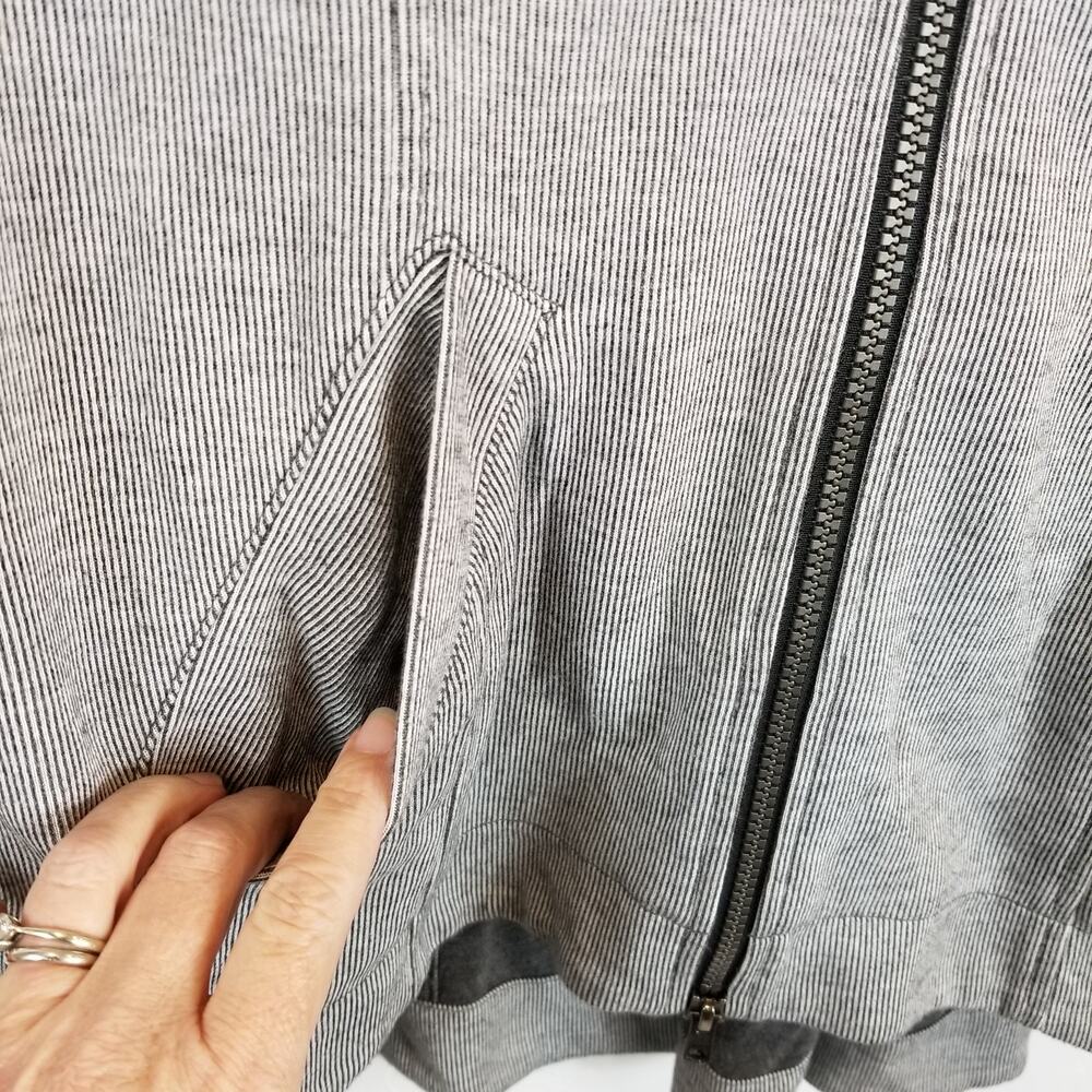 CAbi Women's 5300 Drop Off Gray Striped Zip Front Jersey Knit Jacket Size XS - Picture 6 of 9